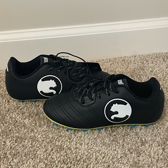 Puma Procat Soccer Cleats Kids Size 12 Black NEW - Picture 1 of 3